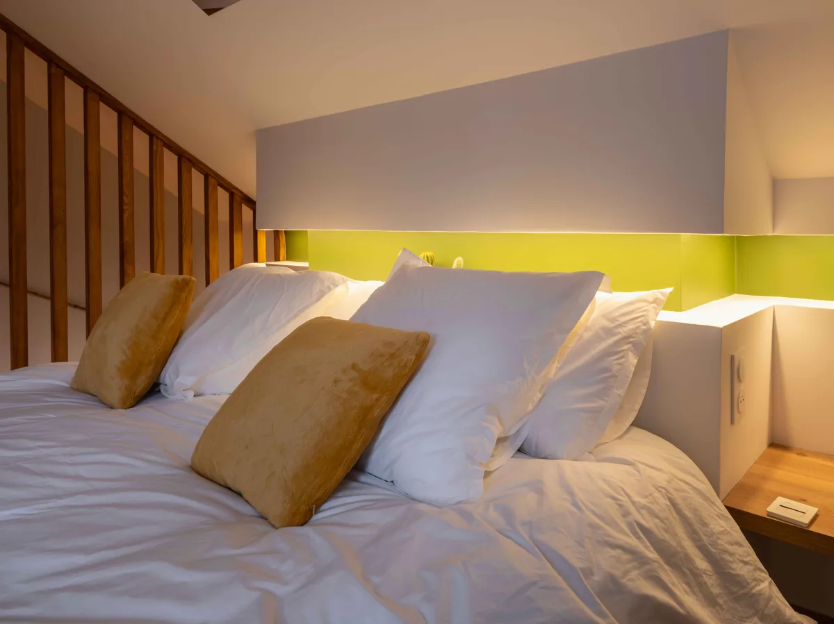 Éclairage LED ambiance chambre cocooning — suite privée luxe Essonne