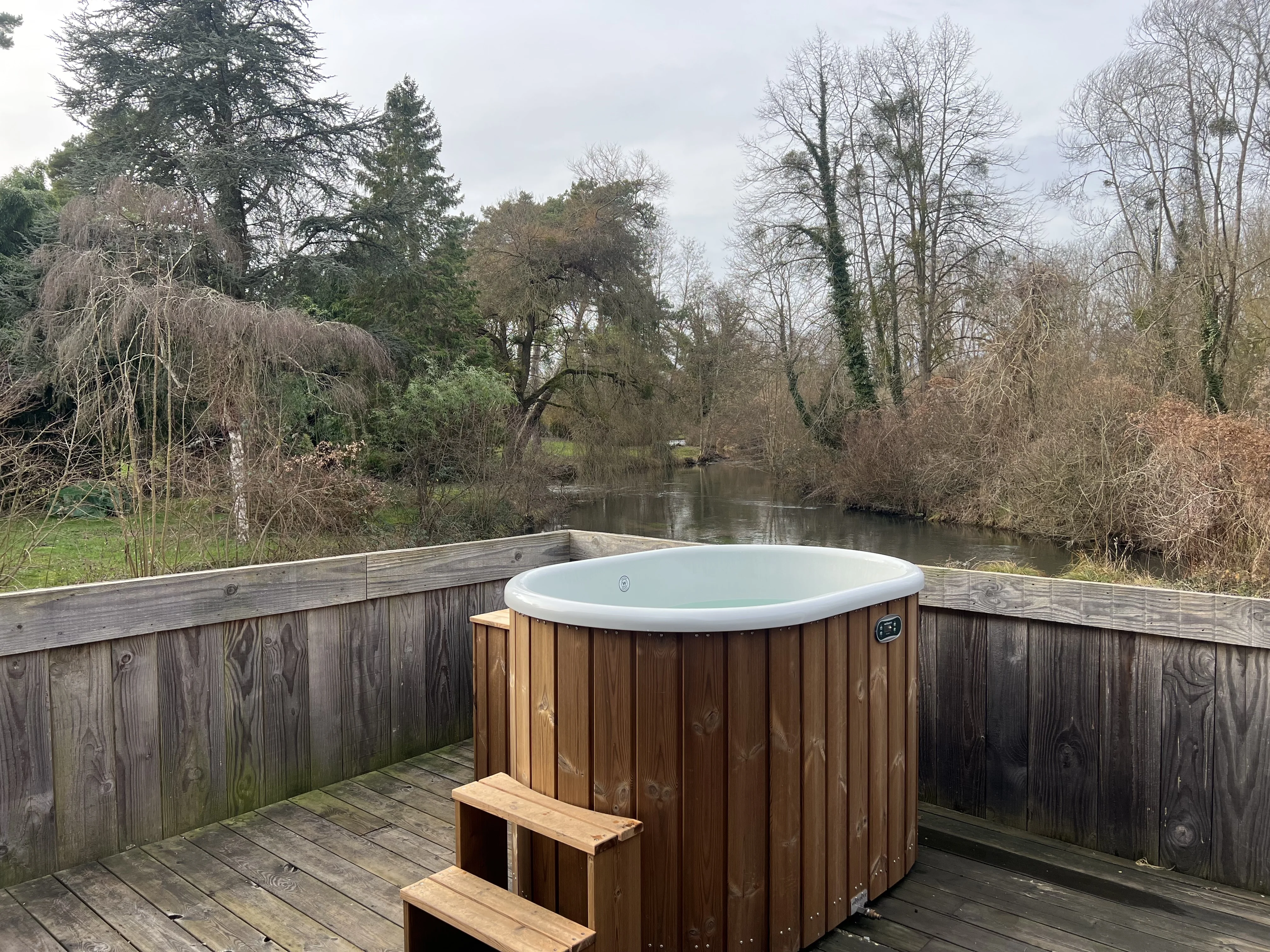 Bain nordique privatif avec vue sur la rivière Essonne — La Parenthèse Boutigny-sur-Essonne