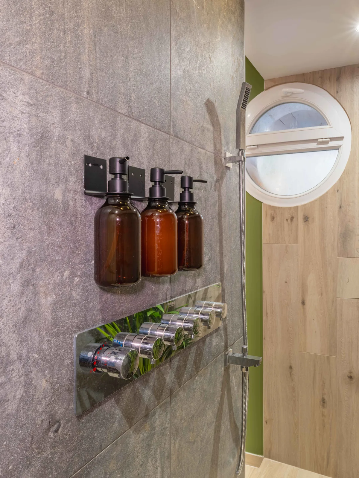 Produits de soin bio fournis — La Parenthèse suite romantique