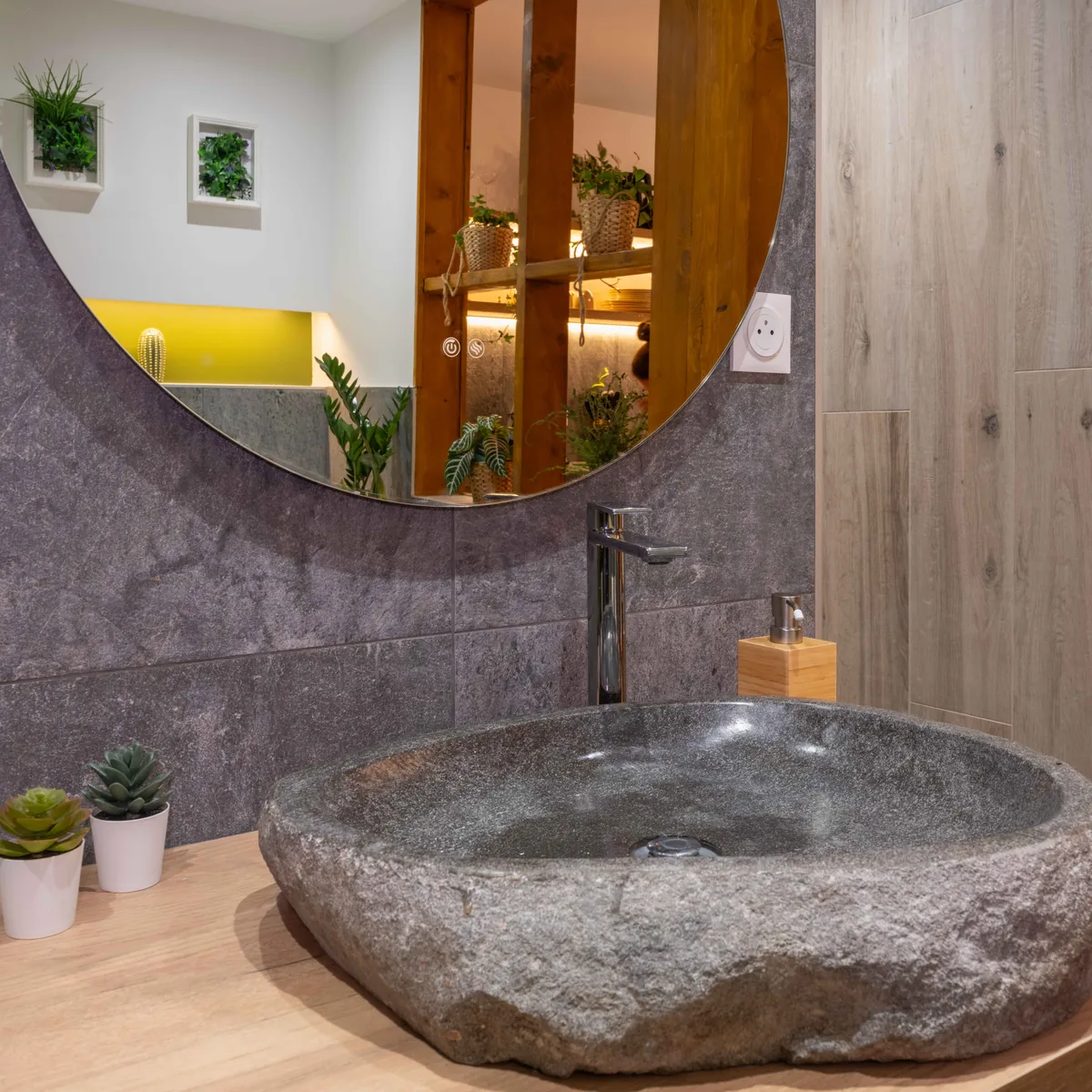 Vasque en pierre naturelle — salle de bain luxe La Parenthèse